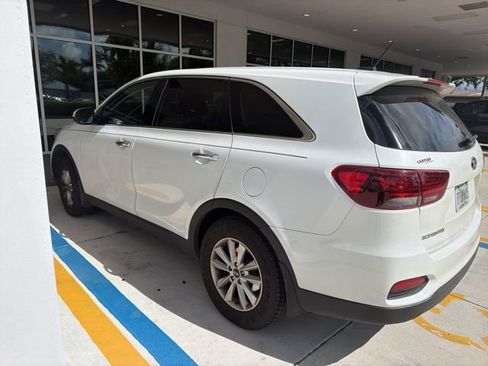 Used 2019 Kia Sorento LX image 3