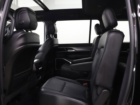 Used 2024 Jeep Wagoneer Series II image 21