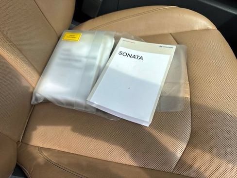 Used 2020 Hyundai Sonata Limited w/ Preferred Accessory Package FWD image 22