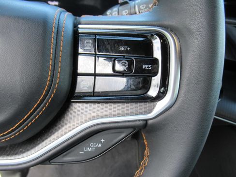 Used 2025 Jeep Grand Wagoneer Series III w/ Rear Seat Video Group 1 AWD/4WD image 29