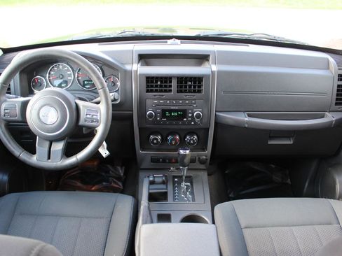 Used 2011 Jeep Liberty Sport w/ Popular Equipment Group AWD/4WD image 25