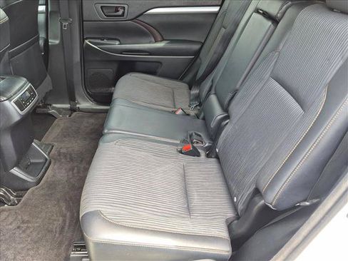 Used 2015 Toyota Highlander Plus FWD image 15
