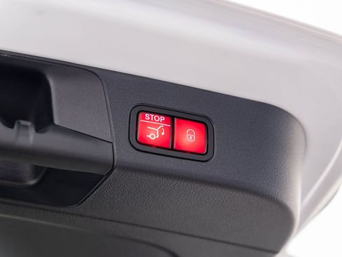 New 2025 Mercedes-Benz GLB 250 4MATIC image 31