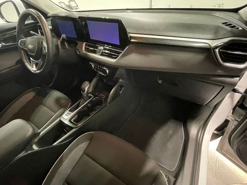 Used 2025 Chevrolet TrailBlazer LT w/ LT Cold Weather Package FWD image 28
