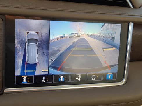 Used 2021 GMC Yukon XL Denali w/ Denali Premium Package image 20