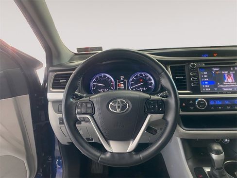 Used 2016 Toyota Highlander XLE image 11