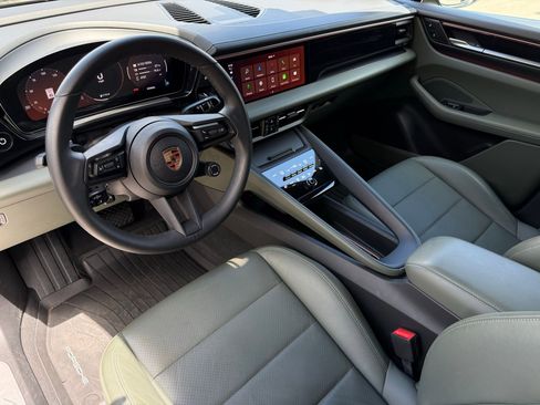Used 2024 Porsche Macan 4 Electric AWD/4WD image 4
