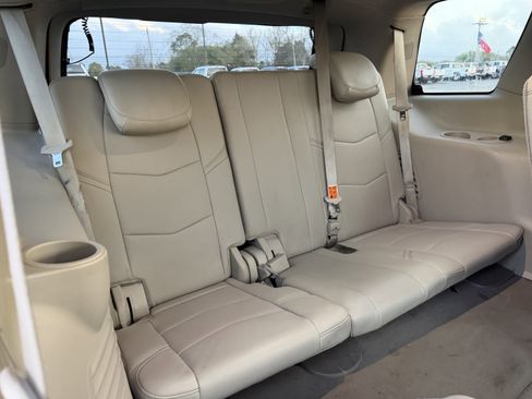 Used 2017 Cadillac Escalade Luxury RWD image 27