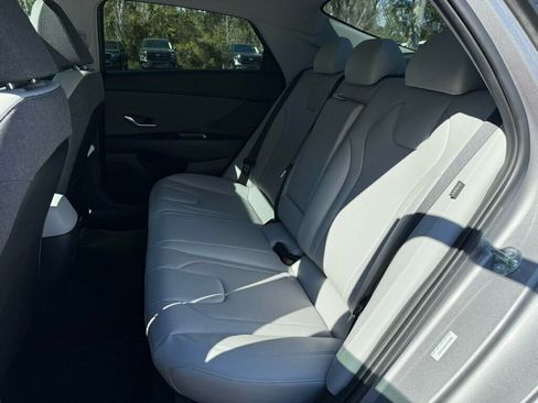 Used 2025 Hyundai Elantra Limited image 8