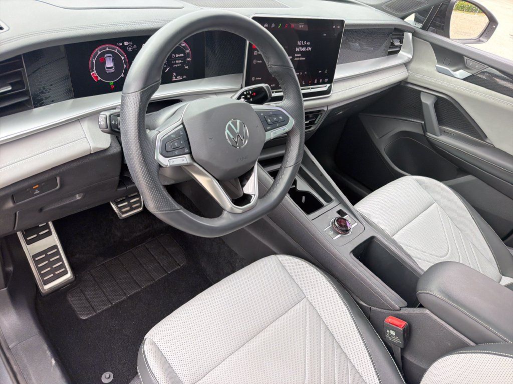 Certified 2026 Volkswagen Tiguan SE R-Line AWD/4WD image 8