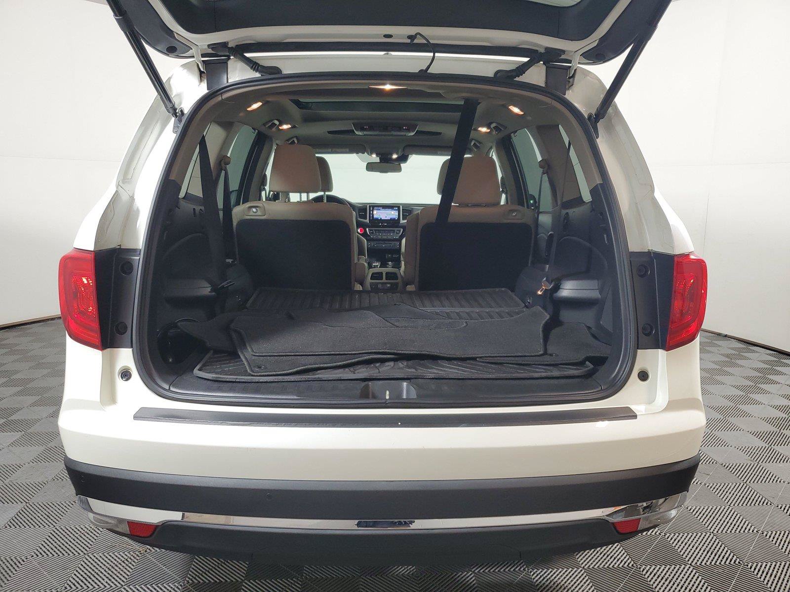 Used 2017 Honda Pilot Elite image 9