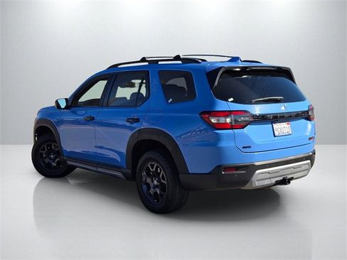 Used 2023 Honda Pilot TrailSport image 6