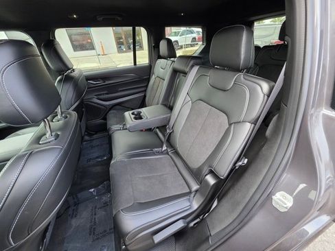New 2025 Jeep Grand Cherokee L Laredo image 21