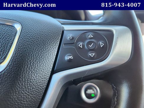 Used 2024 GMC Terrain SLT image 17