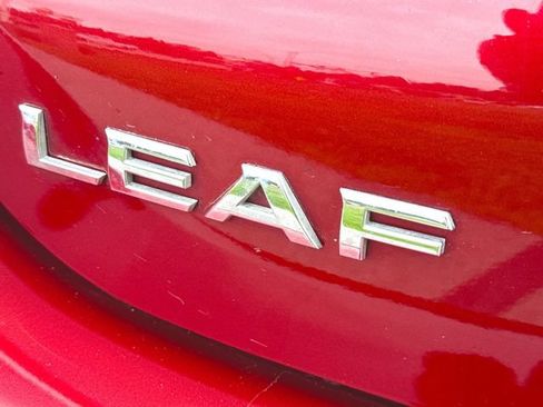 Used 2015 Nissan Leaf FWD image 32