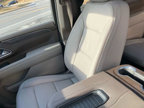 Used 2021 GMC Yukon XL SLT w/ SLT Premium Package image 22