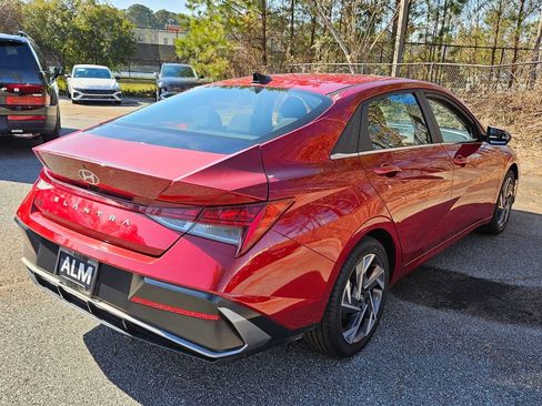 Used 2025 Hyundai Elantra SEL FWD image 12