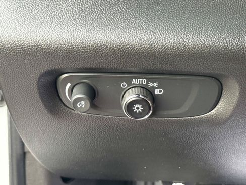 Used 2023 Chevrolet Traverse RS FWD image 19