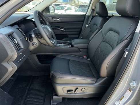 New 2026 Nissan Pathfinder Platinum FWD image 12