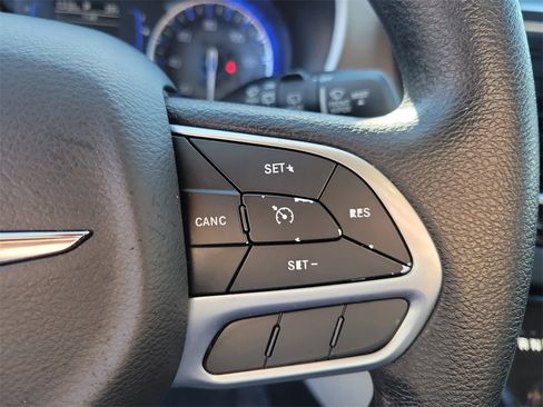 Used 2020 Chrysler Voyager Lxi image 25