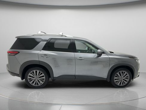 Used 2024 Nissan Pathfinder SL w/ SL Premium Package AWD/4WD image 6