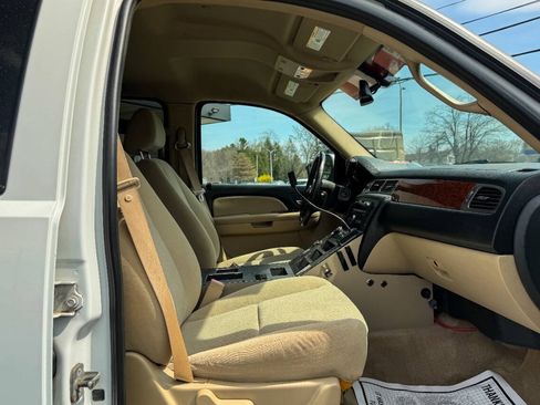 Used 2007 Chevrolet Suburban 2500 LT AWD/4WD image 13