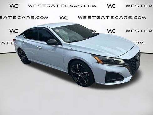 Used 2024 Nissan Altima 2.5 SR FWD image 43