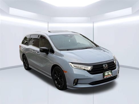 Used 2023 Honda Odyssey Sport image 3