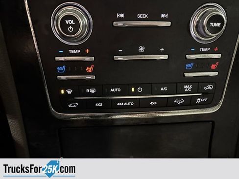 Used 2015 Lincoln Navigator 4WD image 21