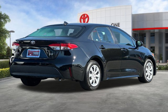 Used 2024 Toyota Corolla LE FWD image 4