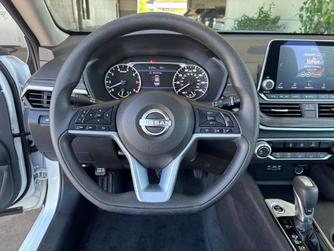 Used 2025 Nissan Altima 2.5 SV FWD image 29