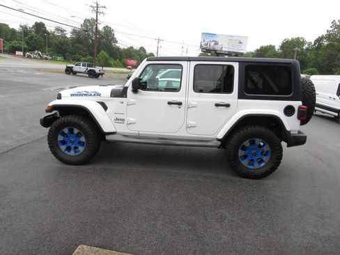 Used 2018 Jeep Wrangler Unlimited Sahara AWD/4WD image 7