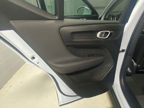 Certified 2025 Volvo XC40 B5 Core image 8