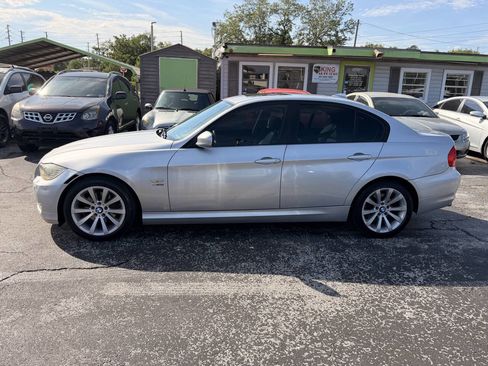 Used 2011 BMW 328i xDrive Sedan AWD/4WD image 7