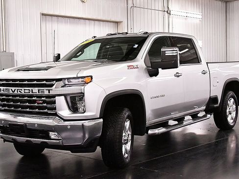 Used 2023 Chevrolet Silverado 2500 LTZ w/ LTZ Premium Package image 3