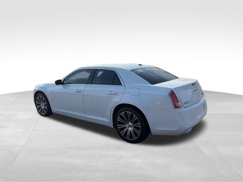 Used 2014 Chrysler 300 S RWD image 4