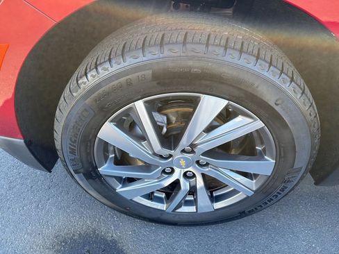 Used 2023 Chevrolet Equinox Premier image 11