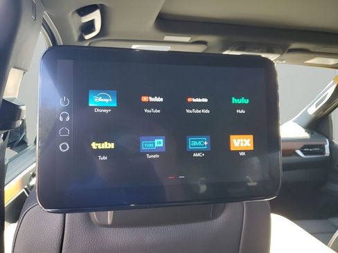 New 2026 GMC Yukon XL Denali w/ Denali Reserve Package image 21