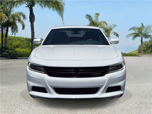 Used 2018 Dodge Charger SXT RWD image 3