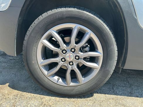 Used 2024 GMC Terrain SLT AWD/4WD image 24