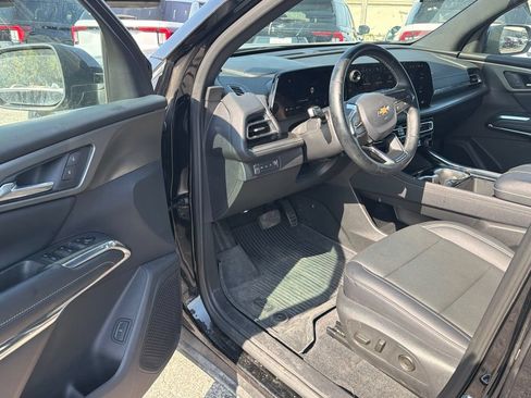Used 2025 Chevrolet Traverse LT w/ LPO, Floor Liner Package AWD/4WD image 12