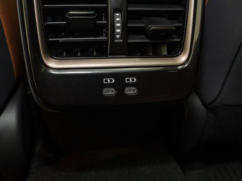 Used 2025 Toyota Crown Signia w/ Advanced Technology Package image 8