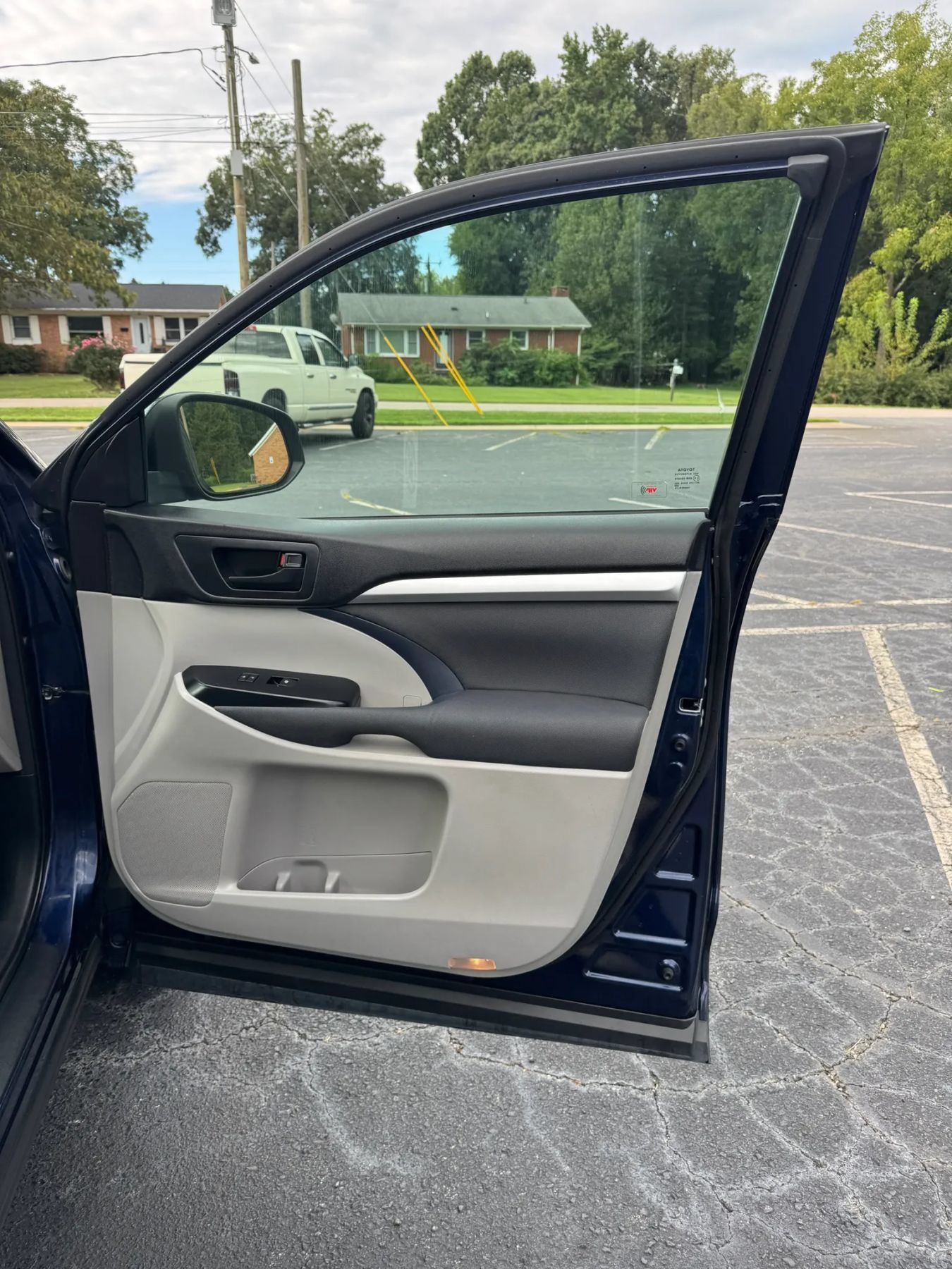 Used 2015 Toyota Highlander LE FWD image 18