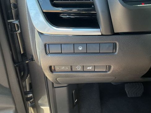 Used 2026 Nissan Rogue SL FWD image 23