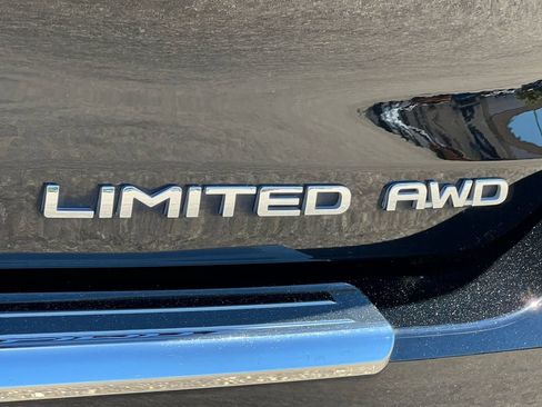 Used 2022 Toyota Highlander Limited AWD/4WD image 10