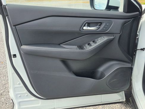 Used 2025 Nissan Rogue SL w/ Tech Package AWD/4WD image 12