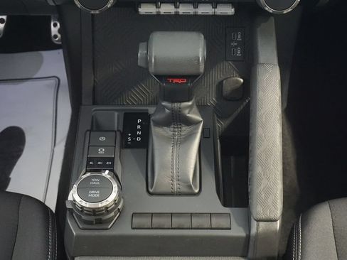 Used 2025 Toyota Tacoma TRD Sport AWD/4WD image 30