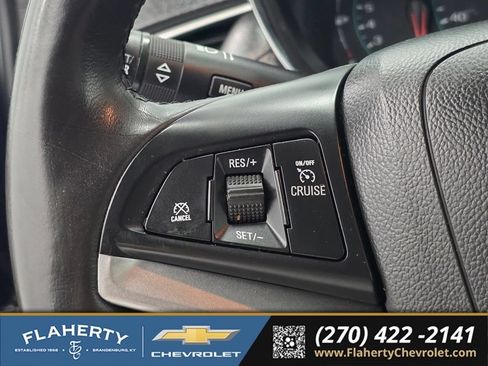 Used 2021 Chevrolet Trax LT w/ LT Convenience Package AWD/4WD image 23