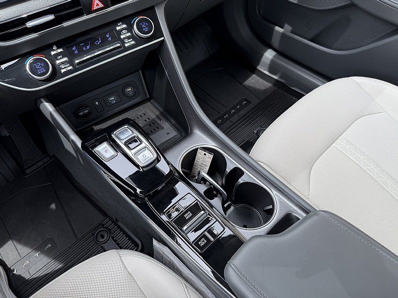 Used 2021 Hyundai Sonata Limited w/ Winter Weather Package FWD image 16