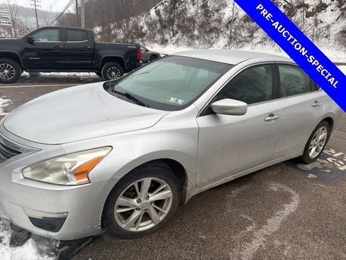Used 2013 Nissan Altima 2.5 SV image 1